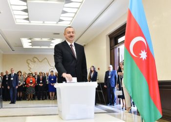 Azerbaycan da Aliyev ile yola devam