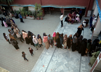 Pakistan seçimlerinde son durum! Sandıklara tutuklu eski başbakan İmran Han damga vurdu